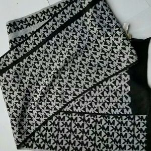 🛑 SOLD Michael Kors MK Scarf Black/Gray